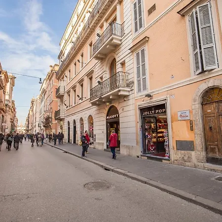 Suiteinrome Center بيت ضيافة