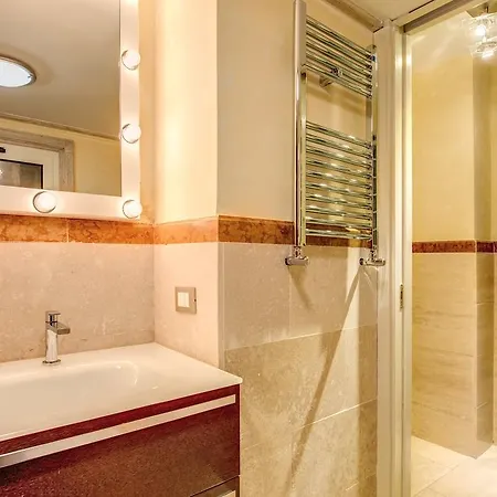 Suiteinrome Center بيت ضيافة *